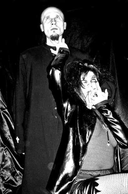 Шмель и женщины из группы Инферно